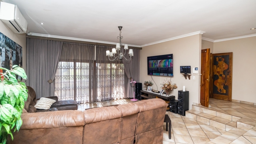 5 Bedroom Property for Sale in Protea Park North West